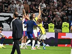 Mittelfinger und Handgemenge: Ex-Herthaner löst Rieseneklat in Champions League aus