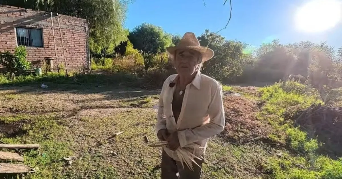 Tiene 67 años y vive en el campo donde se dedica al adobe: "El monte es la vida donde se produce todo. Es lo más lindo que hay porque es tranquilo y siento mucha paz"