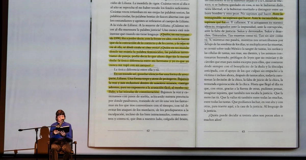 Una lectura performática lleva la dramática novela ‘El invencible verano de Liliana’ al Malba