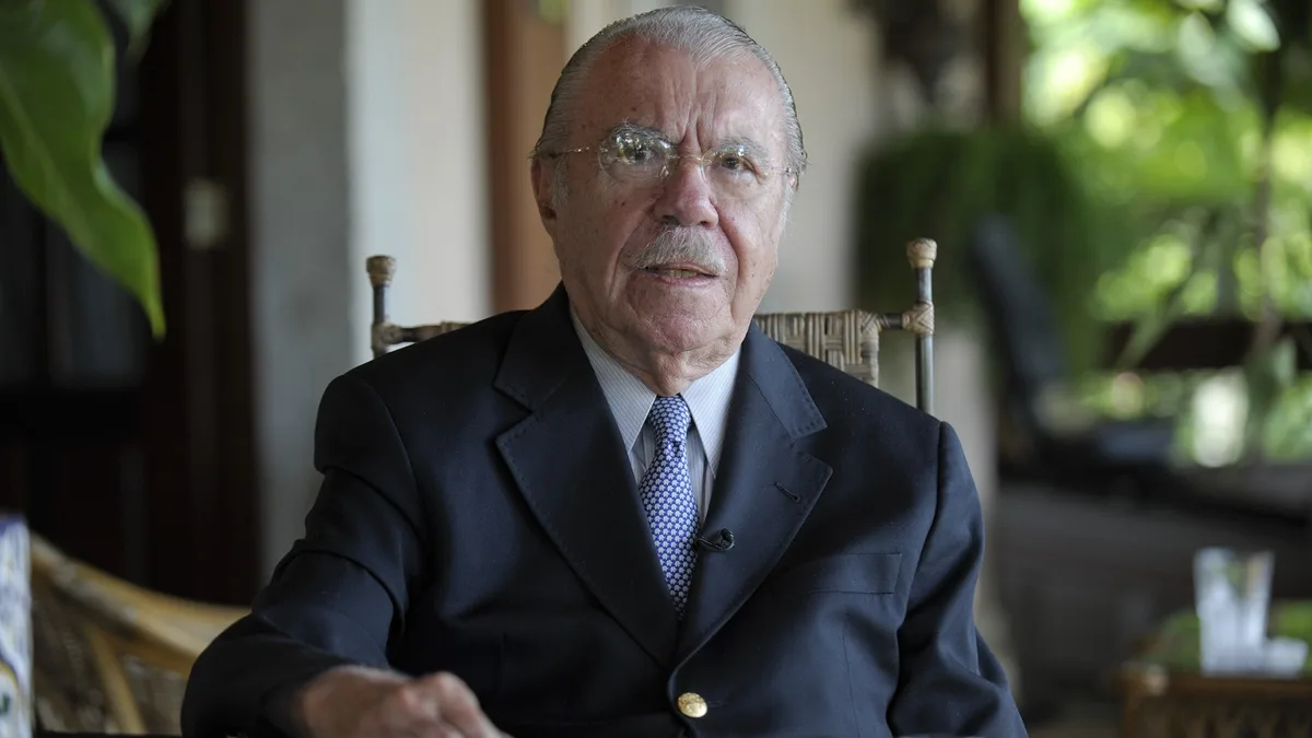 José Sarney continua internado na UTI sem previsão de alta após cirurgia