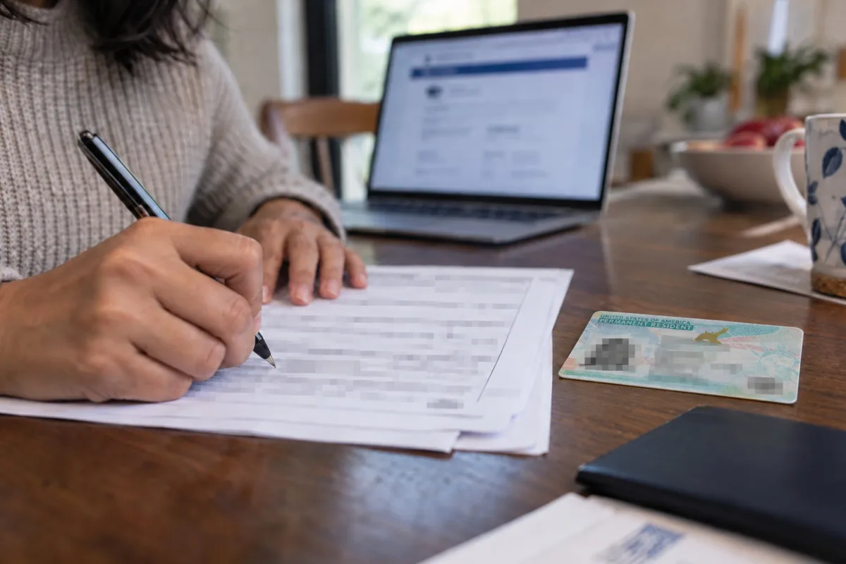 Oficial y confirmado: el nuevo tiempo de espera para renovar la green card y cómo procesa Uscis el formulario I-90 en 2026