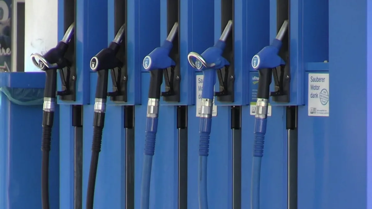 CDU nennt erstmals konkrete Zahlen - Bis zu 25 Cent weniger pro Liter Benzin?