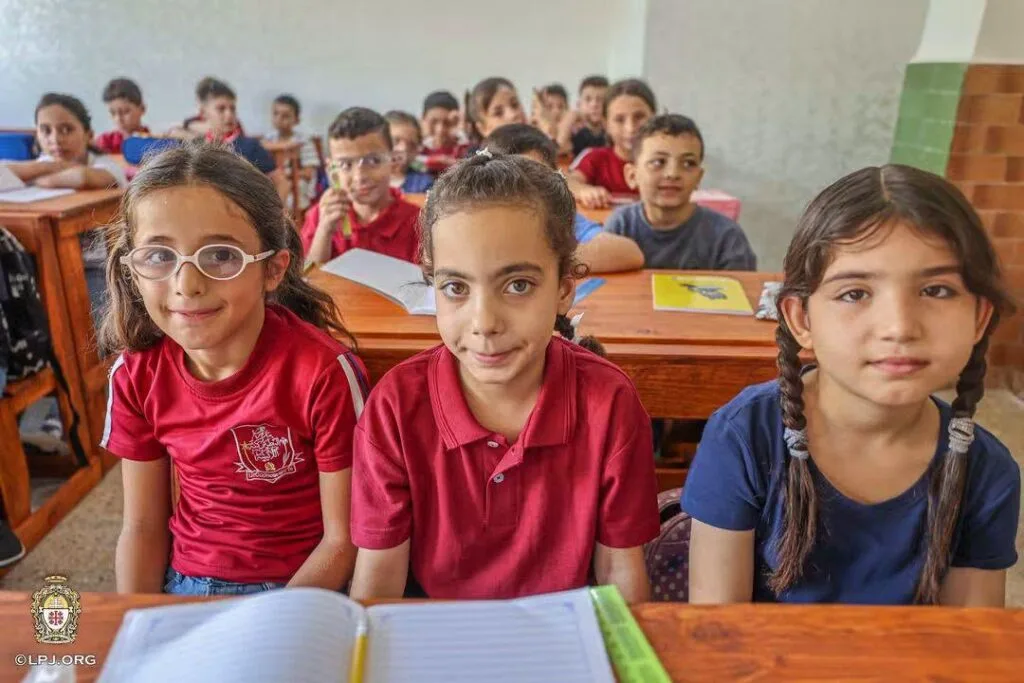 Entre professores impedidos de trabalhar em Jerusalém e a reabertura de uma escola em Gaza
