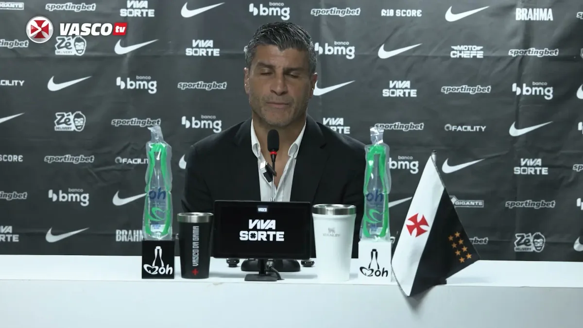 Pedro Emanuel lamenta chances perdidas do Vasco em derrota para o Palmeiras