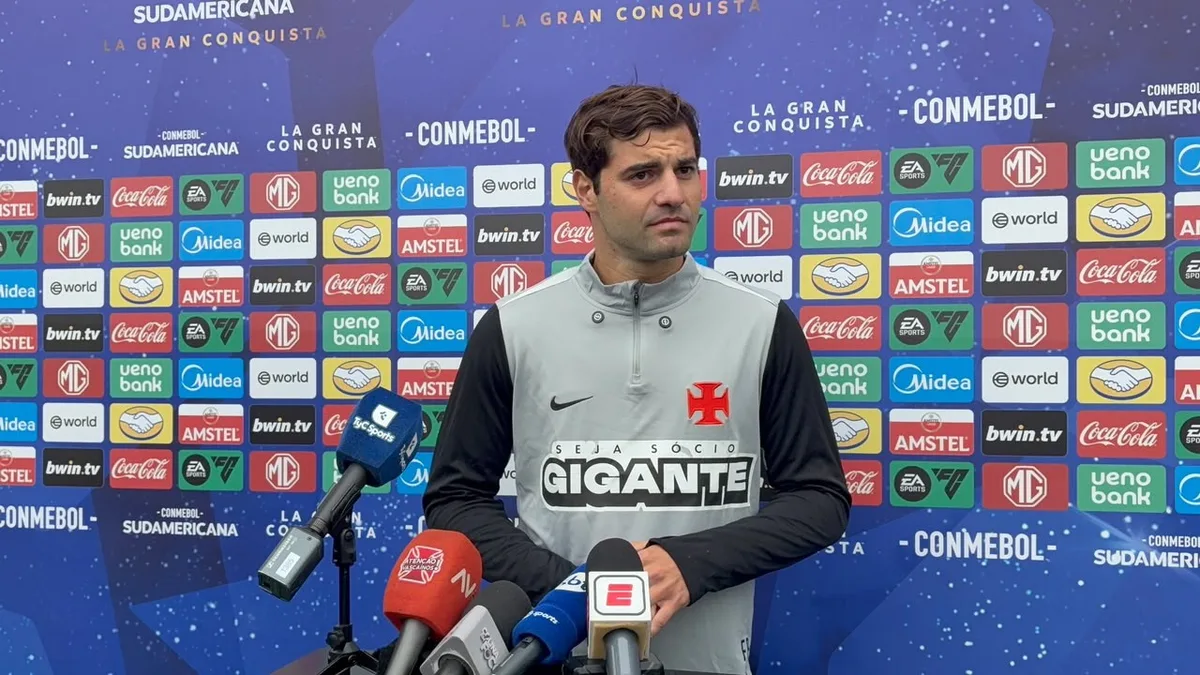 Sosa se impressiona com apoio de torcida do Vasco na Argentina: "Mostra que não estamos sozinhos"