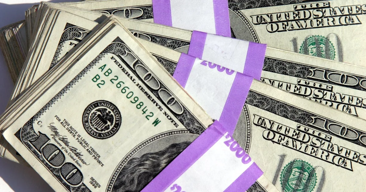 $100,000 CD vs. $100,000 high-yield savings account: Which will earn more over the next year?