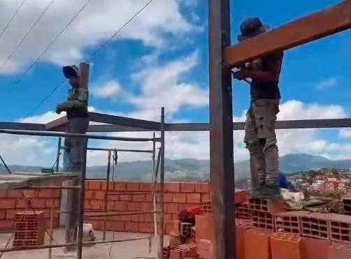 Inspeccionan construcción de centro educativo en La Vega