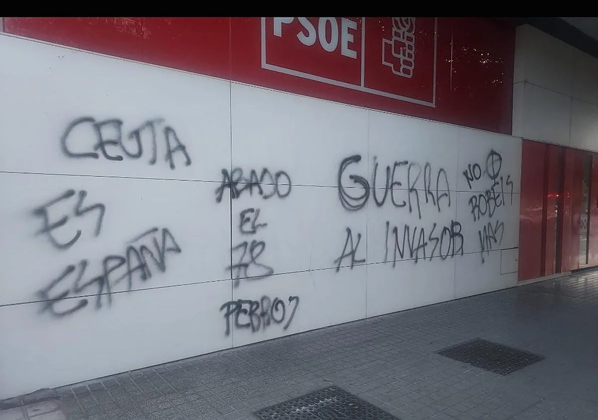 «Guerra al invasor» y «Ceuta es España»: la sede del PSOE de Córdoba amanece con nuevas pintadas