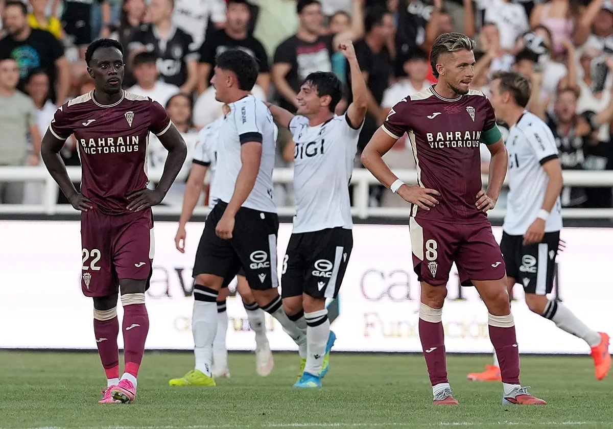 El Córdoba CF arrastra los errores del curso anterior y encaja una dura derrota en el estreno ante el Burgos (3-2)