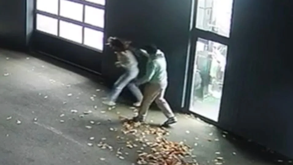 Verstörendes Gewalt-Video aufgetaucht - Hier schubst und würgt JP Kraemer seine Frau