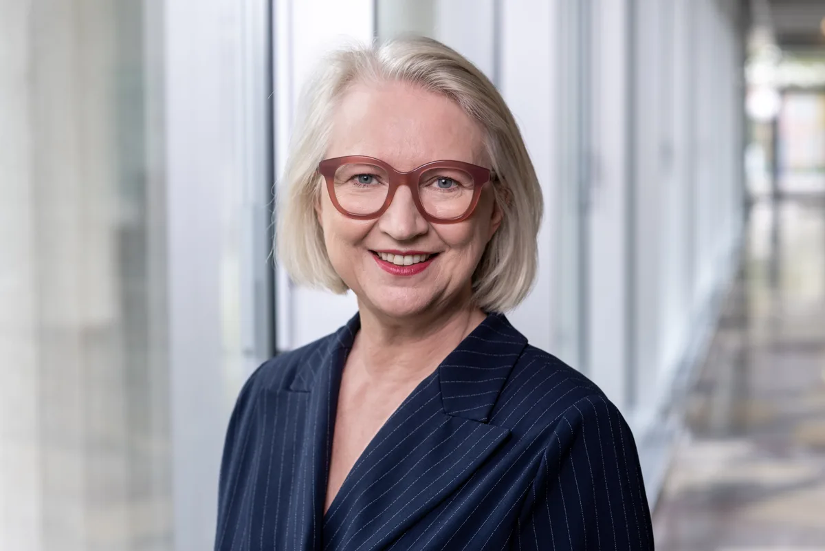 Monika Schnitzer, économiste allemande : "En cas de crise de la dette, la réponse doit venir de la France elle-même, pas de l'Europe"