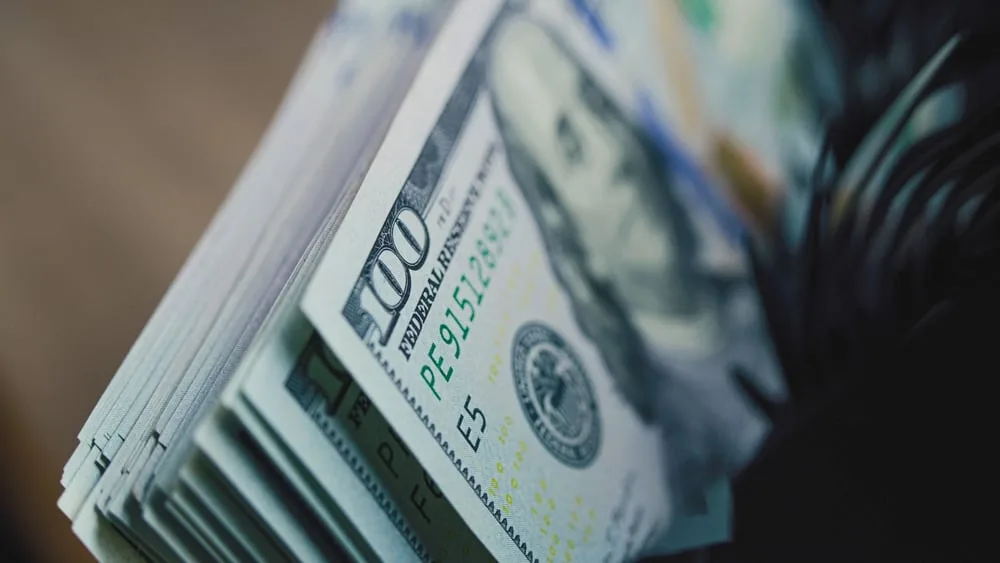 El dólar operó con ganancias en todos los segmentos del mercado