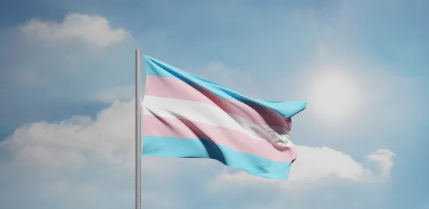 Hospitais dos EUA encerram cuidados para menores trans após acordos