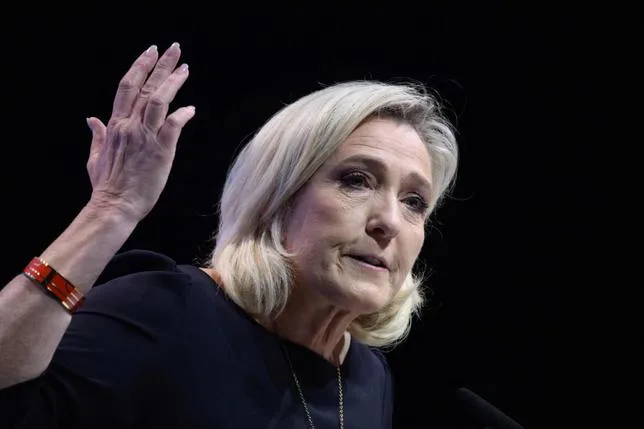 Avec son projet de référendum constitutionnel, le RN “dénaturerait la Vᵉ République”