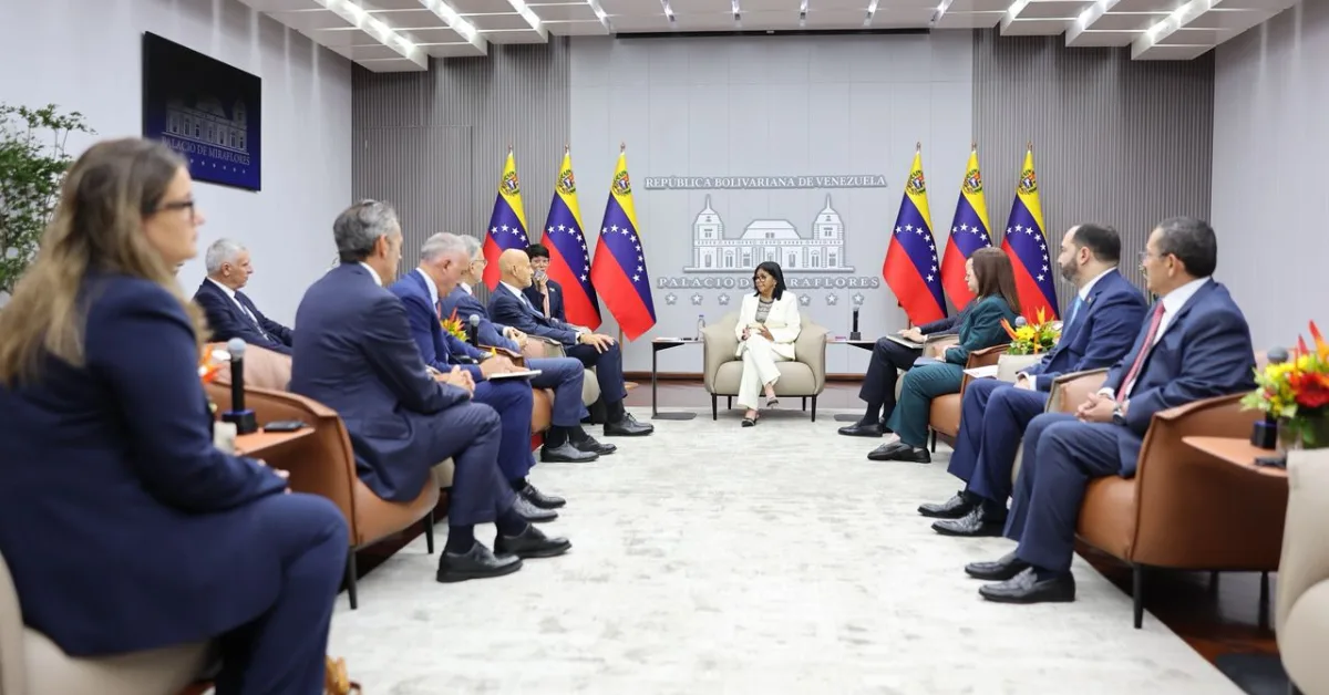 Chevron y Eni firmaron acuerdos con Delcy Rodríguez en Miraflores este #2Sep