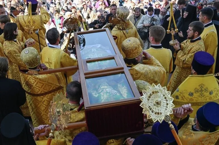 Мощи святителя Луки Крымского перенесли в собор Невского в Симферополе
