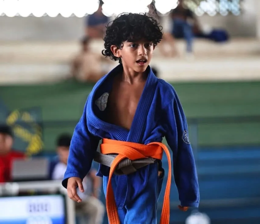 Judoca autista de 8 anos conquista prata em competição fora da categoria em Boa Vista