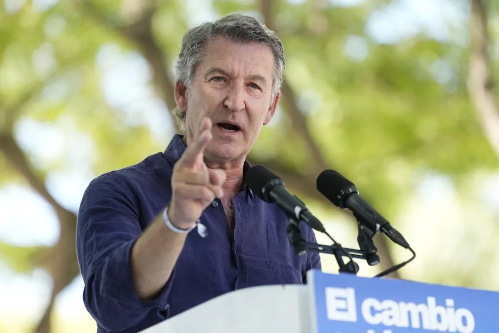 Feijóo promete cerrar la frontera "a cal y canto" a los inmigrantes que no vengan "a trabajar"