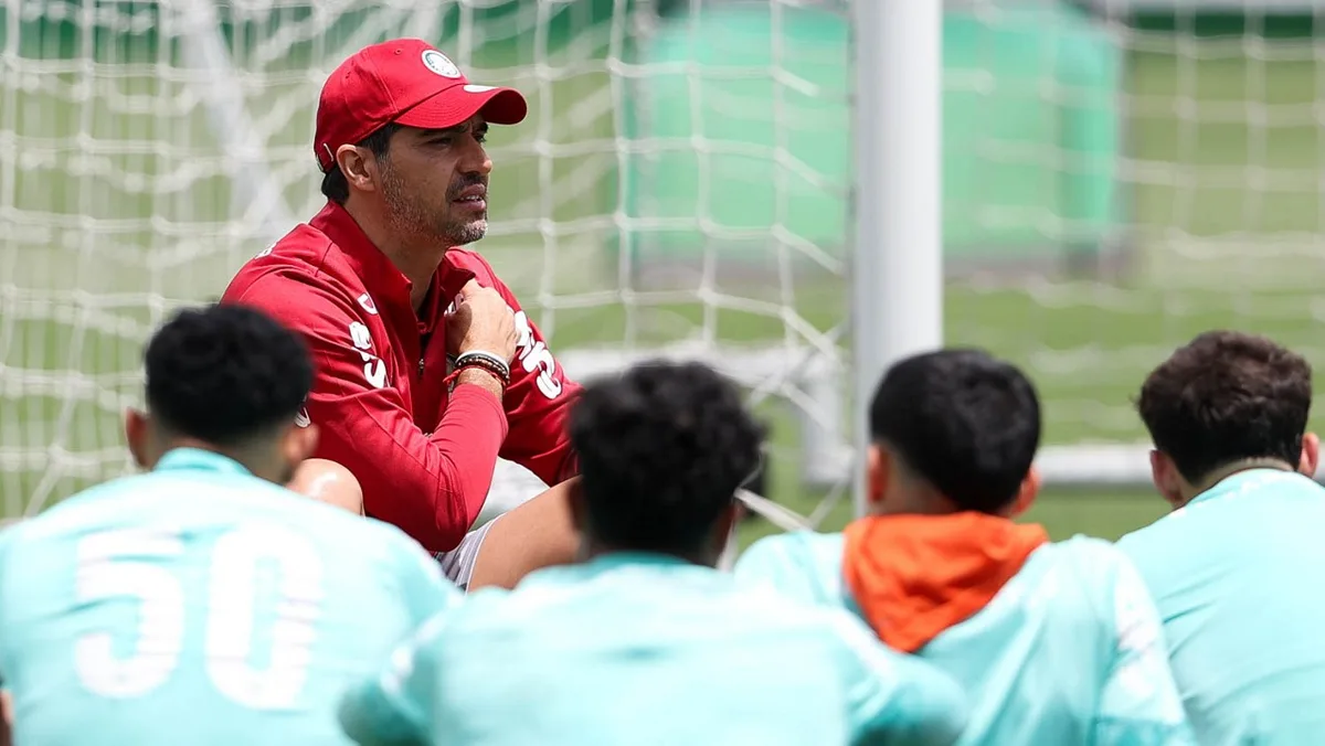 "Precisa da alma do clube": Abel pede apoio da torcida para ganhar títulos no Palmeiras