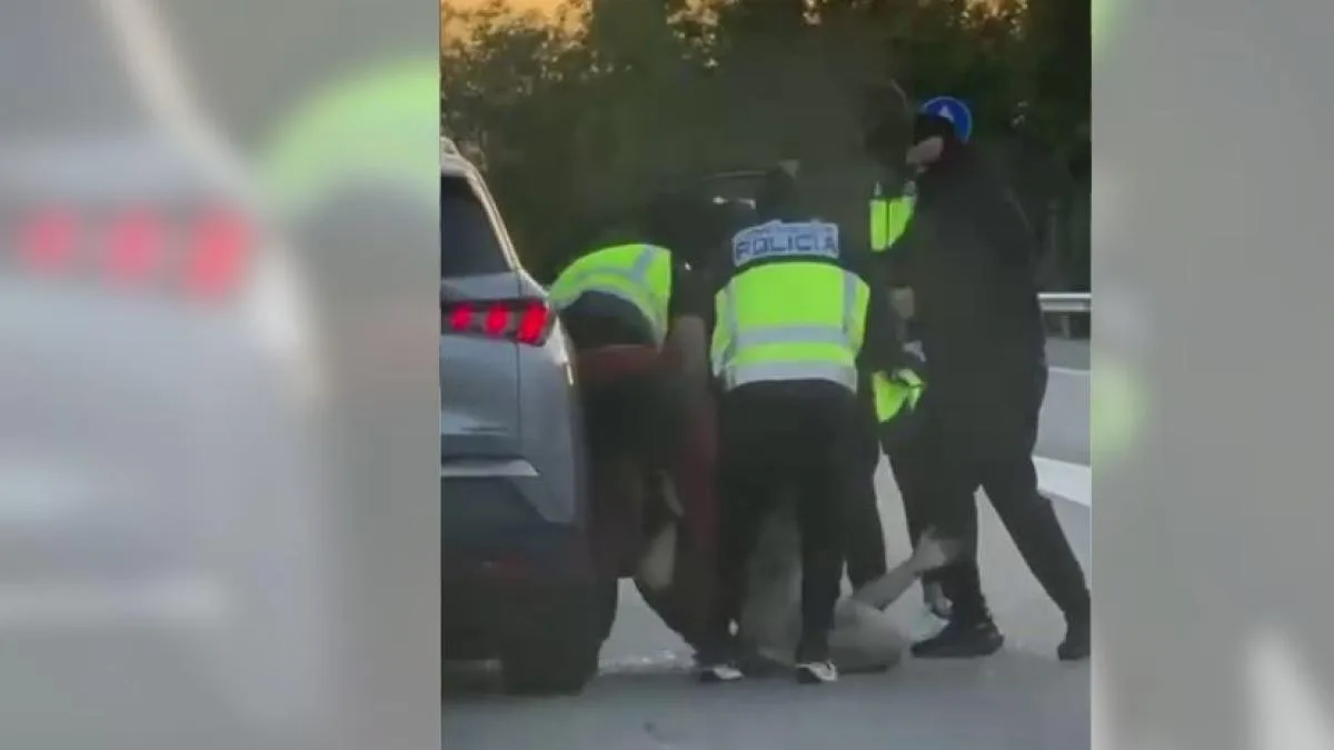 Secuestro en la AP-7: miembros de un grupo criminal vestidos de policía se llevan a un hombre