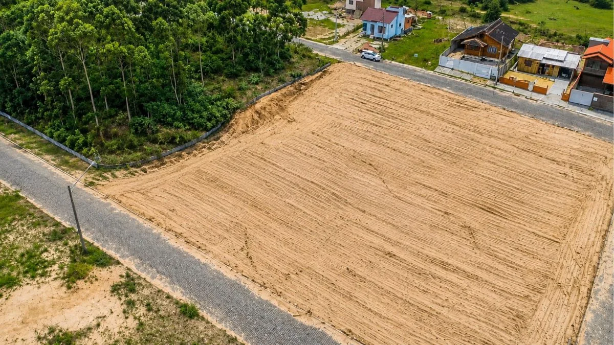 Prefeitura inicia obra de casas populares próxima a sítio arqueológico sem documentos regulatórios e TCE suspende intervenções em SC