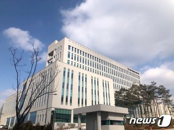 “직장 회식 잡혔다”는 말에 여자친구 얼굴 마구 때린 20대 ‘철창행’