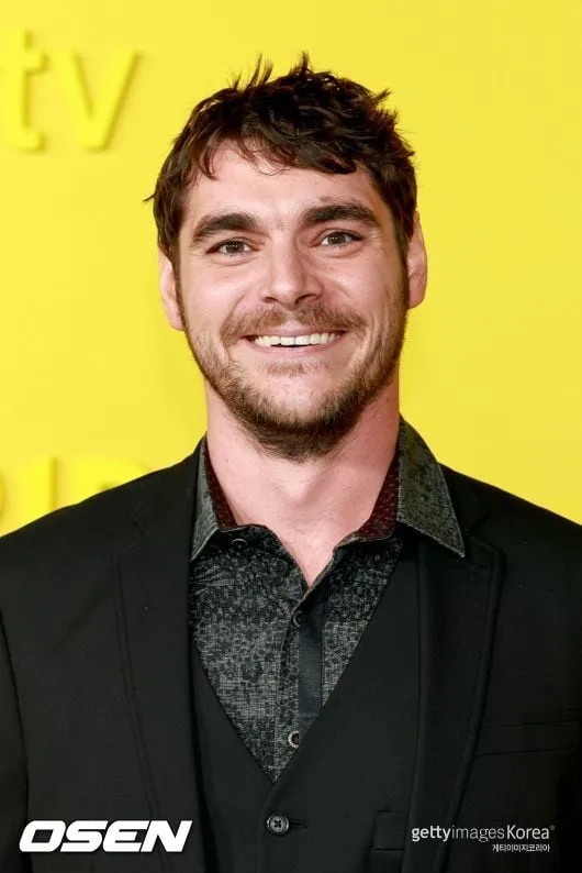 『ブレイキング・バッド』息子役、34歳で死去