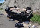 Mulher é arremessada de carro e morre após capotamento em rodovia em SP