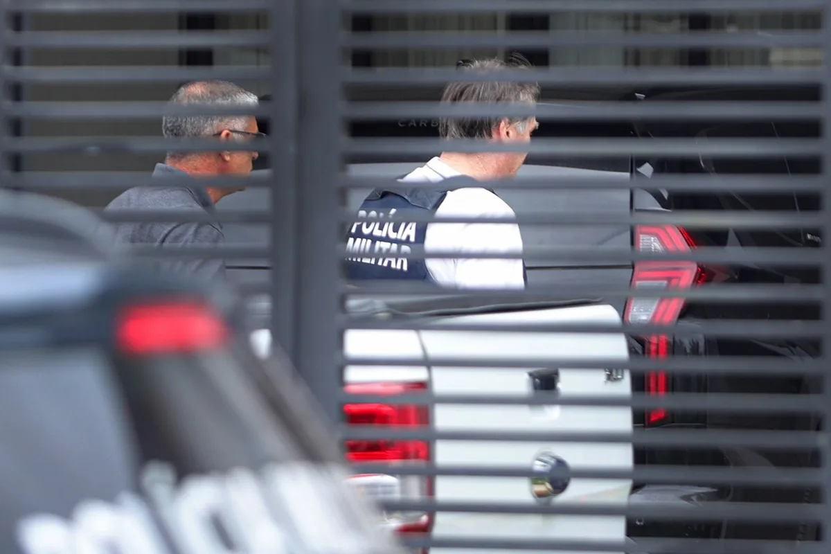 Bolsonaro pede a Moraes 90 dias para transferir armas apreendidas