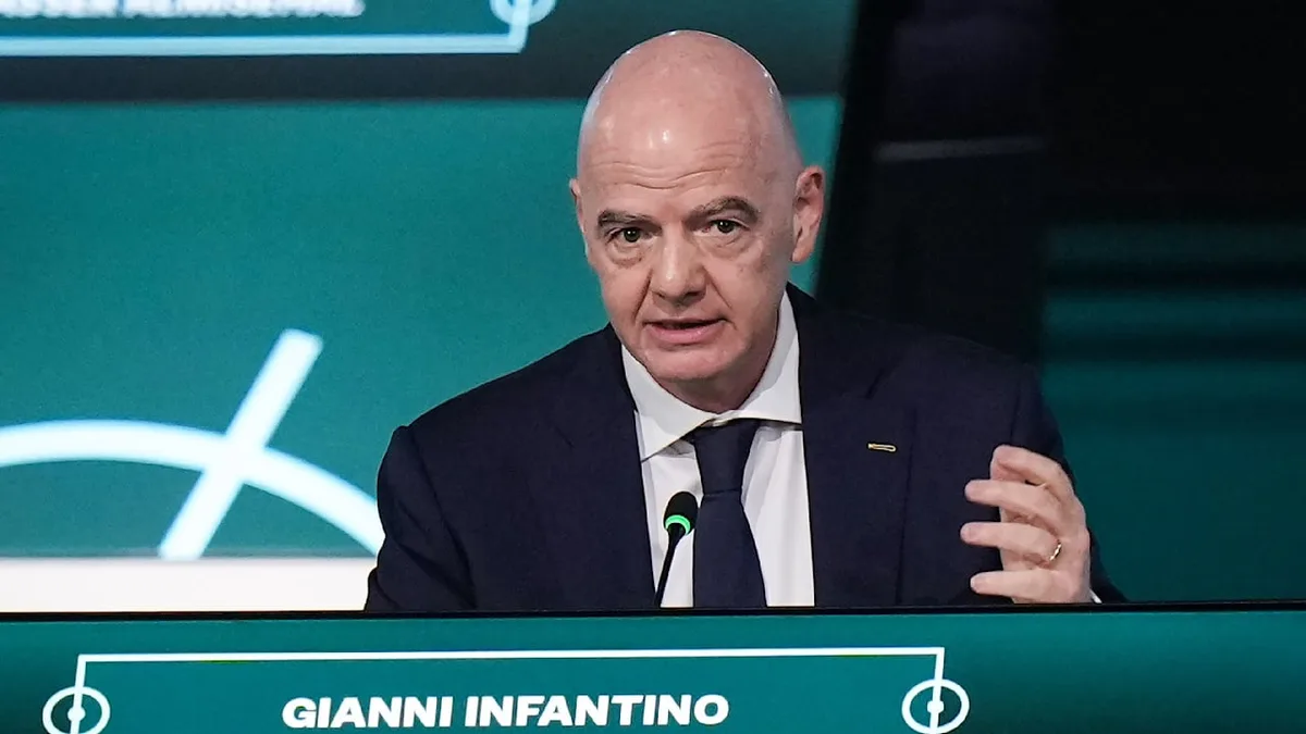Medienbericht - Uefa zieht Drohungen gegen Infantino zurück