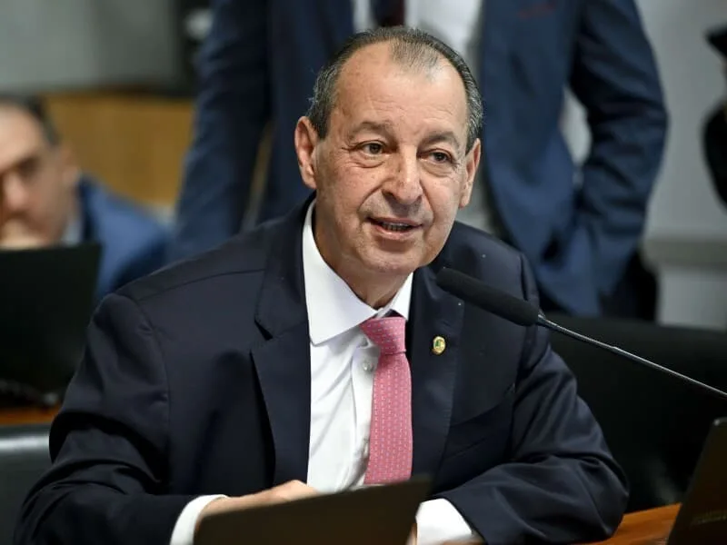 Omar Aziz preserva texto da Câmara na PEC 6x1; confira o parecer