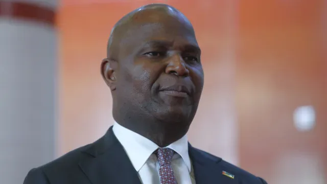 Presidente moçambicano defende digitalização para combater burocracia