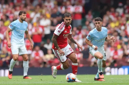 Arsenal go from the 'hunter' to the 'hunted' as new Premier League season takes flight