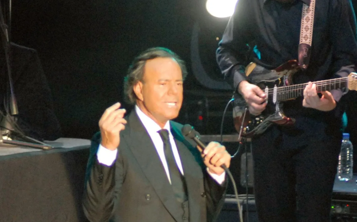 Julio Iglesias coloca à venda mansão milionária que nunca visitou