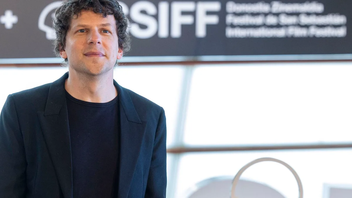 Jesse Eisenberg, el Woody Allen millennial: "Los actores me parecían ridículos, pero ahora creo que son muy valiosos"