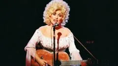 'I Will Always Love You': a história da música escrita por Dolly Parton e transformada em 'hino do amor' por Whitney Houston
