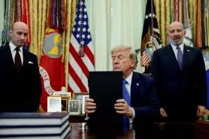 Aprovação de Trump cai para mínima de 33%, mostra pesquisa Reuters/Ipsos