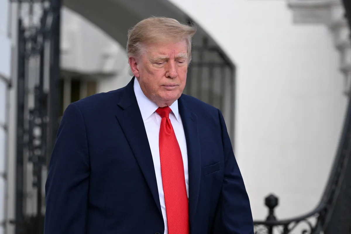 Trump dice que su nueva portavoz presidencial debería “reconsiderar” su nombramiento