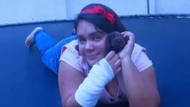 Mulher de 38 anos fingiu ter 12 para enganar pais adotivos. Foi condenada