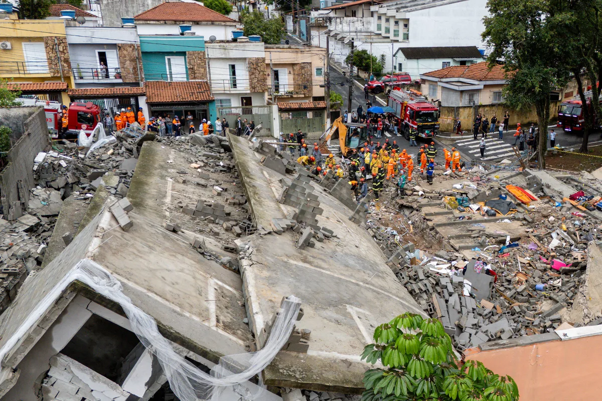 Prefeitura de SP embarga obras de construtoras após desabamento que matou seis pessoas