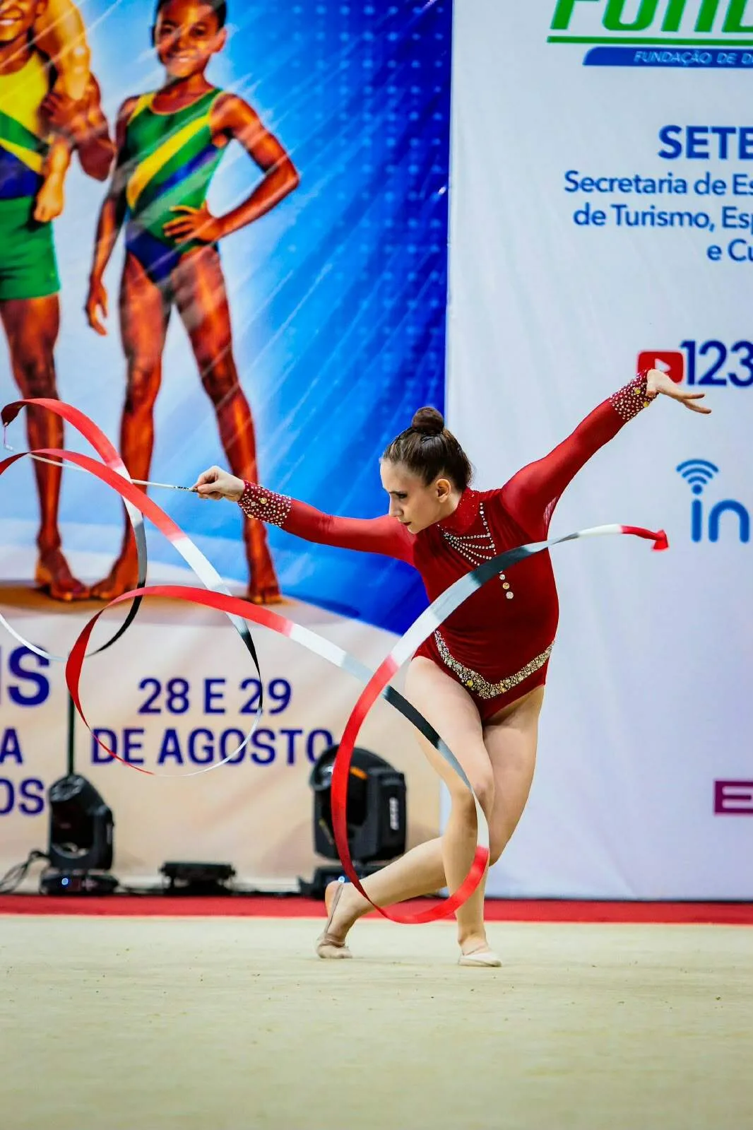 Bazar arrecada recursos para levar 11 atletas de MS à competição de ginástica