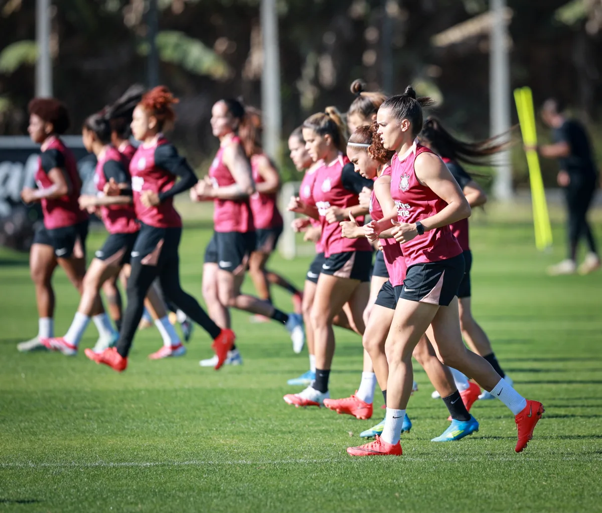 Elenco feminino se reúne com presidente do Corinthians e cobra atrasados