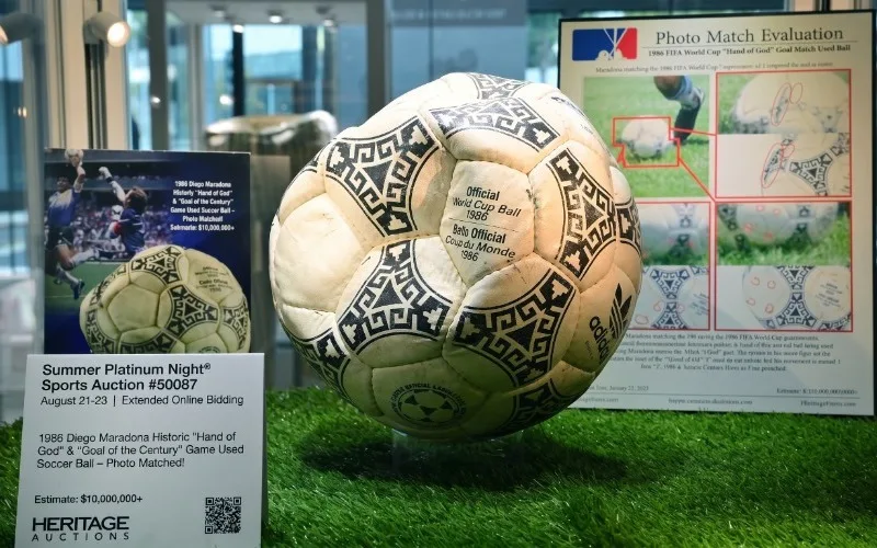 Balón de Maradona se subasta por más de 3 millones de dólares