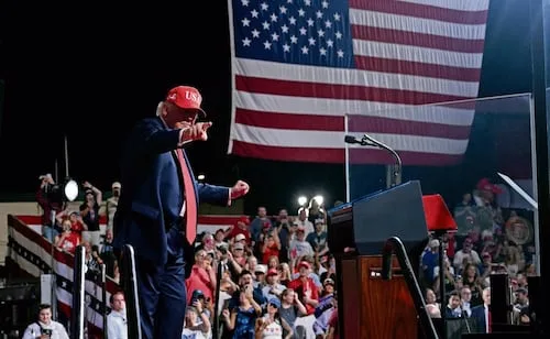EU no atacará Irán antes de las elecciones, dice Trump; confirma conversaciones "productivas" con Teherán