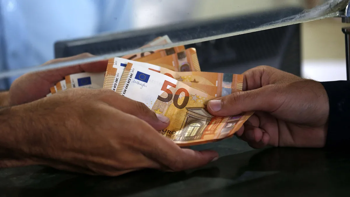 Novos depósitos a prazo atingem recorde de 13,7 mil milhões. Taxa sobe pelo sexto mês
