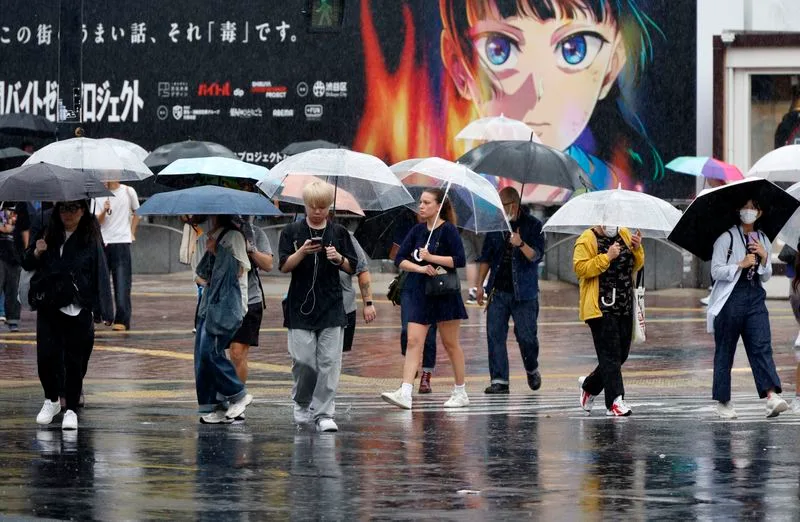 Typhoon approaches eastern Japan, prompting flood and landslide warnings