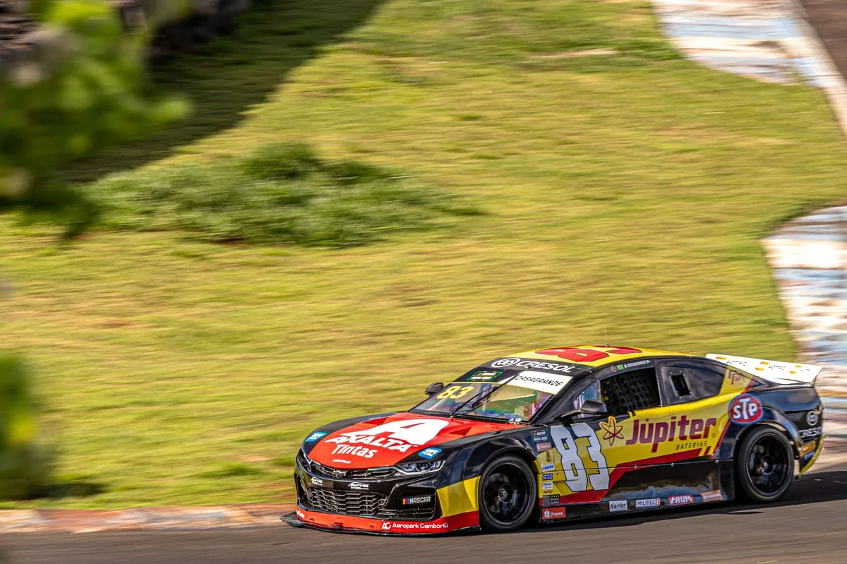 NASCAR Brasil: Com ultrapassagem dupla no final, Gabriel Casagrande vence corrida 2 em Londrina
