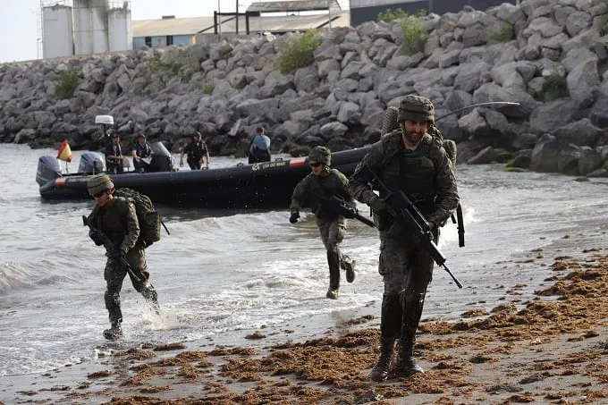 Quiénes son los Regulares, la unidad del Ejército español más condecorada que custodia la frontera con Marruecos en Ceuta