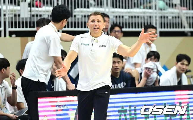 오랜만에 웃은 마줄스 감독 “선수들 열정 100% 해줬다…아시안게임 전승 우승 목표” [현장인터뷰]