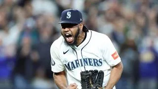 ¡Dominante! Venezolano Eduard Bazardo entra en el Top 4 de holds de la MLB con 23